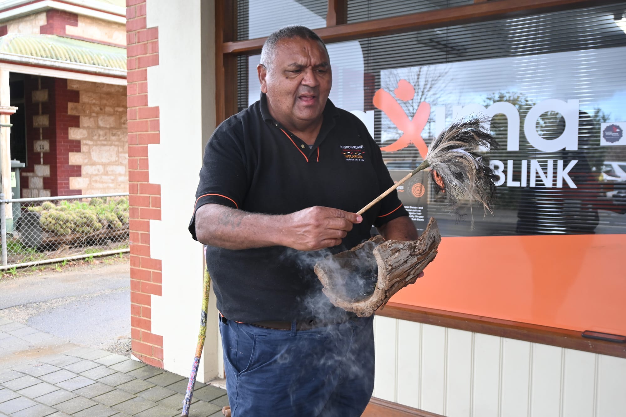 Ngarrindjeri elder performs smoking ceremony at Strathalbyn business