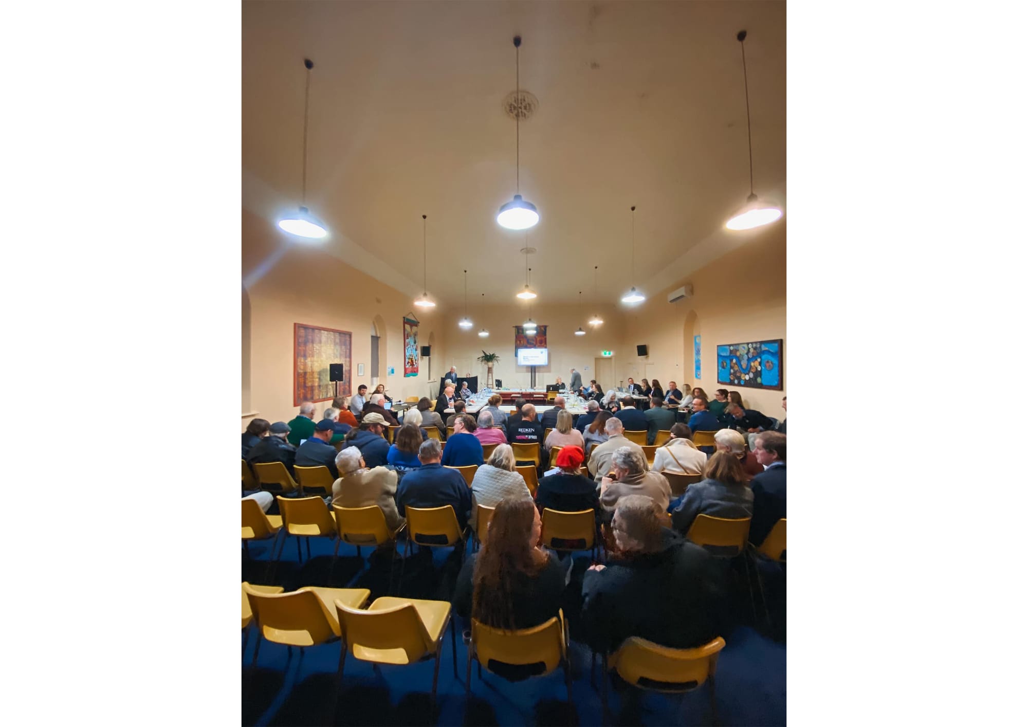 Meeting move shut down despite large attendance at Strathalbyn