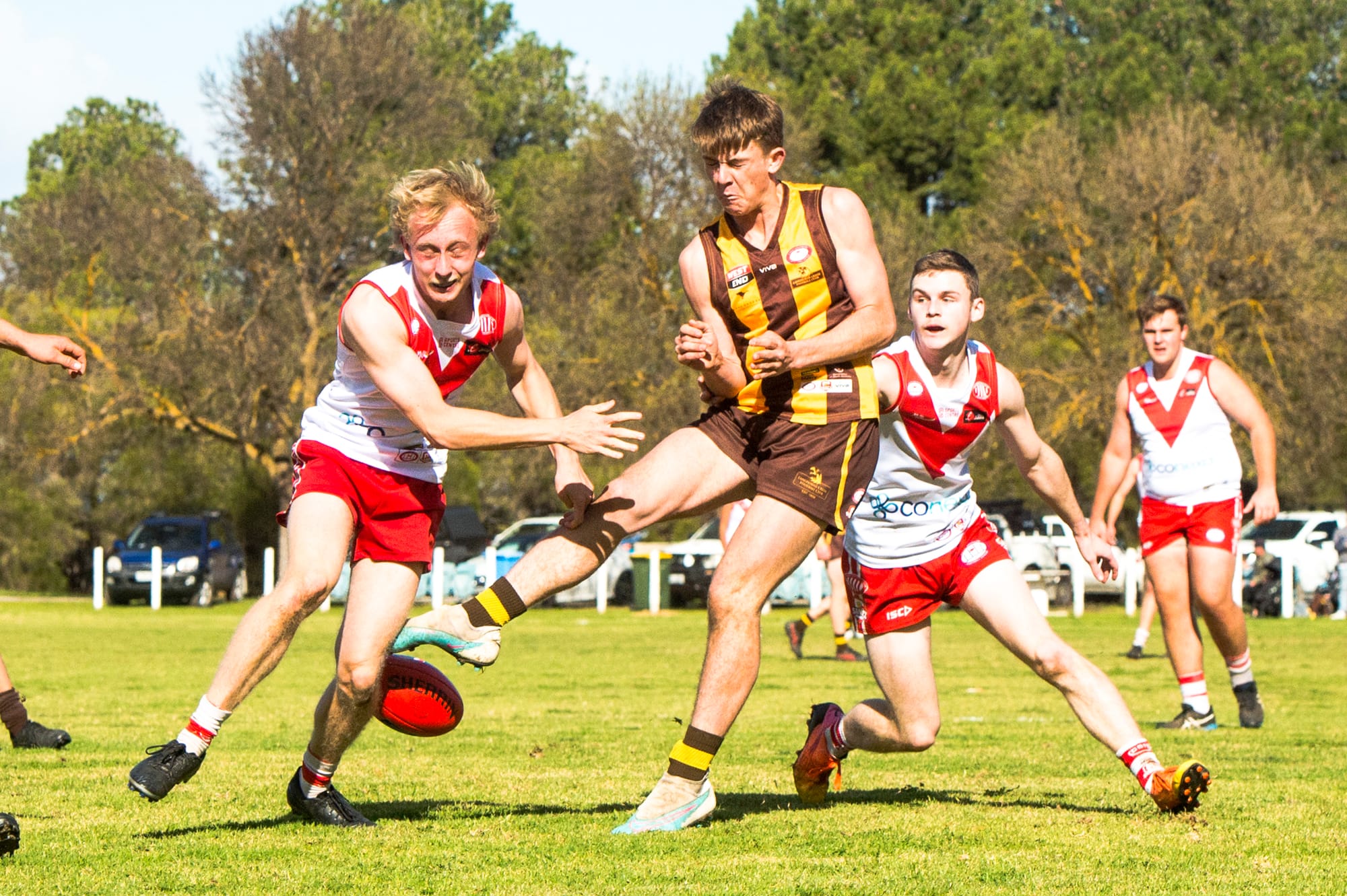 Mudlarks overcome inaccuracy and Roosters