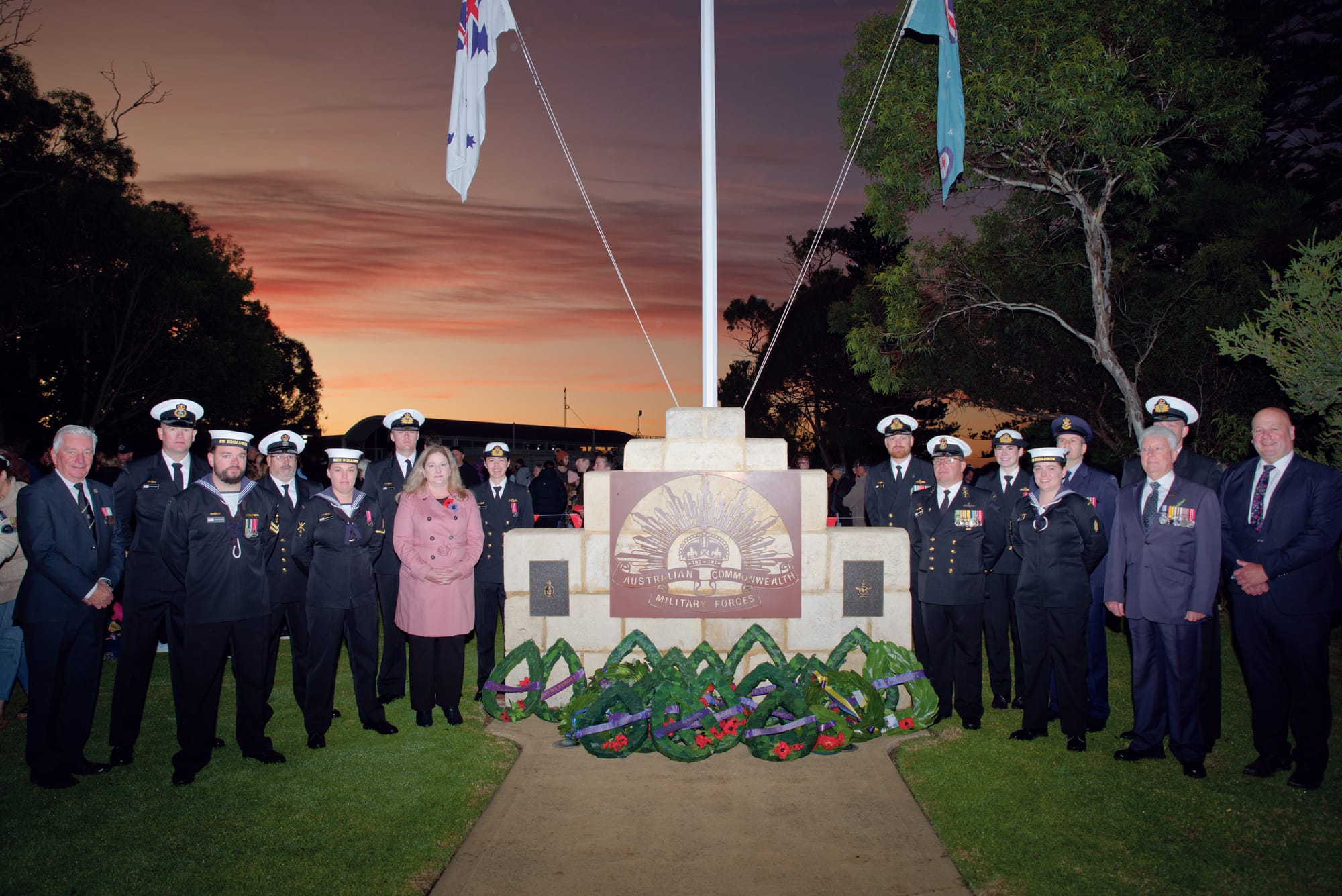 Goolwa pays respects at dawn