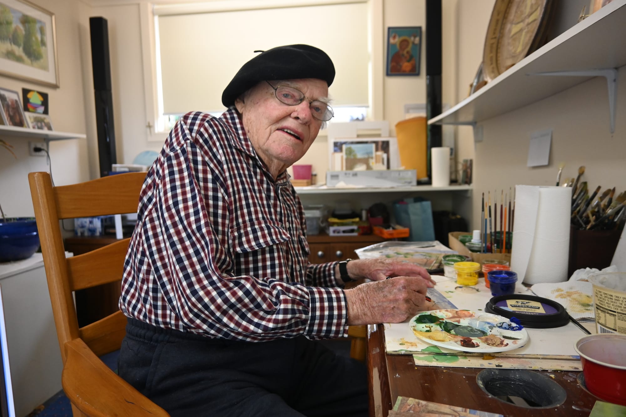 Famous Strathalbyn painter celebrates 90th birthday