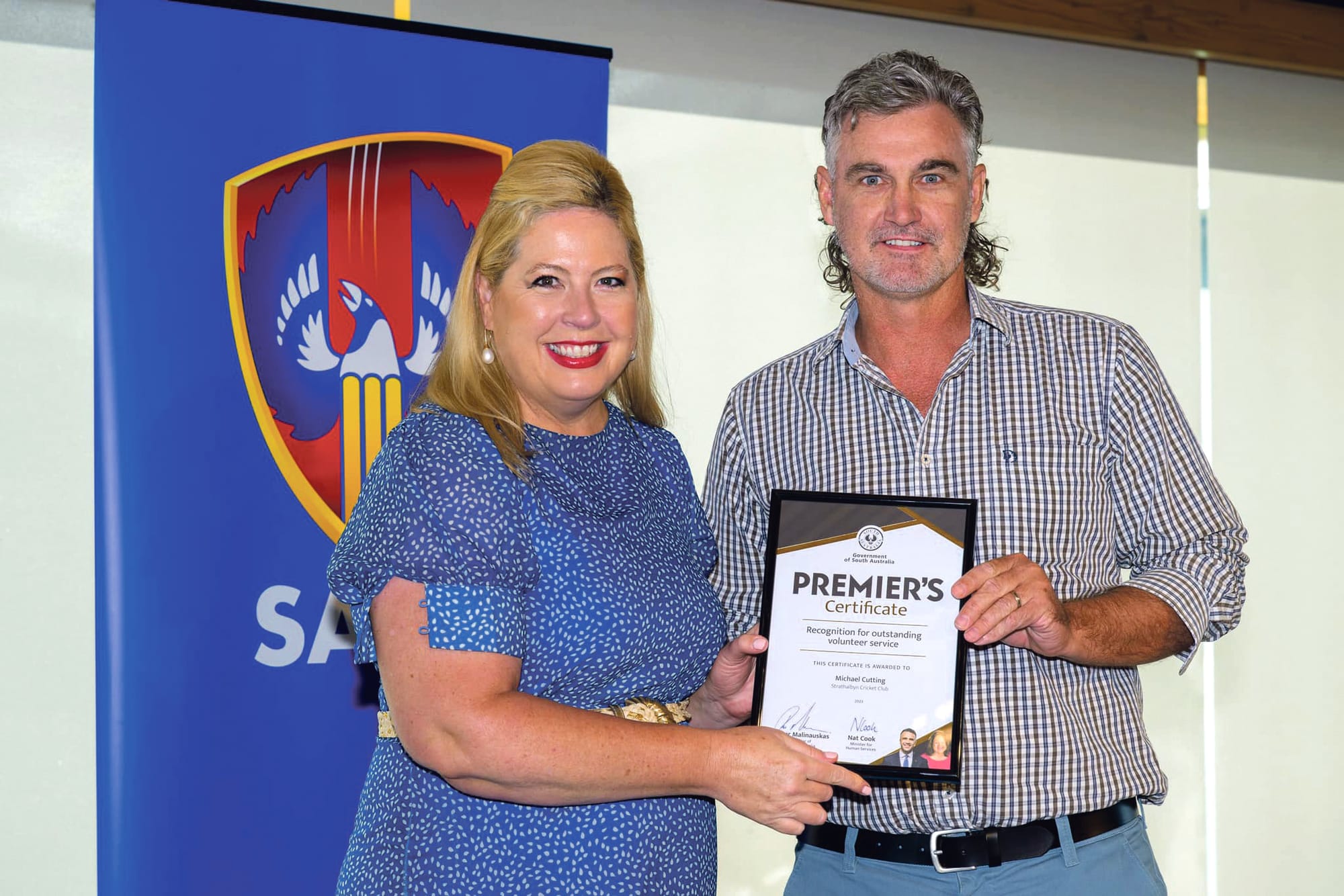 Cutting presented with prestigious volunteer award