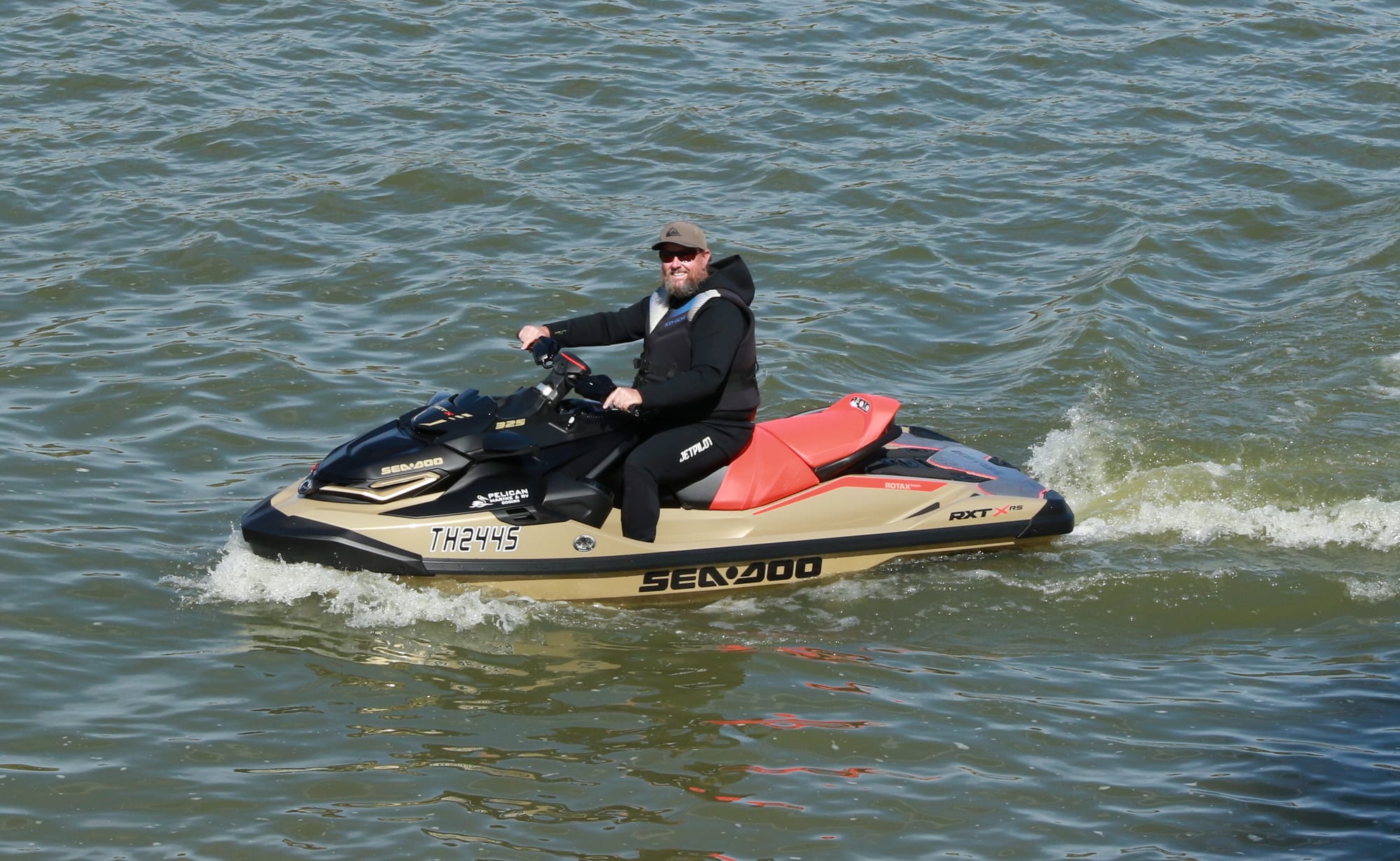 Jet-skiers tackle the Murray River