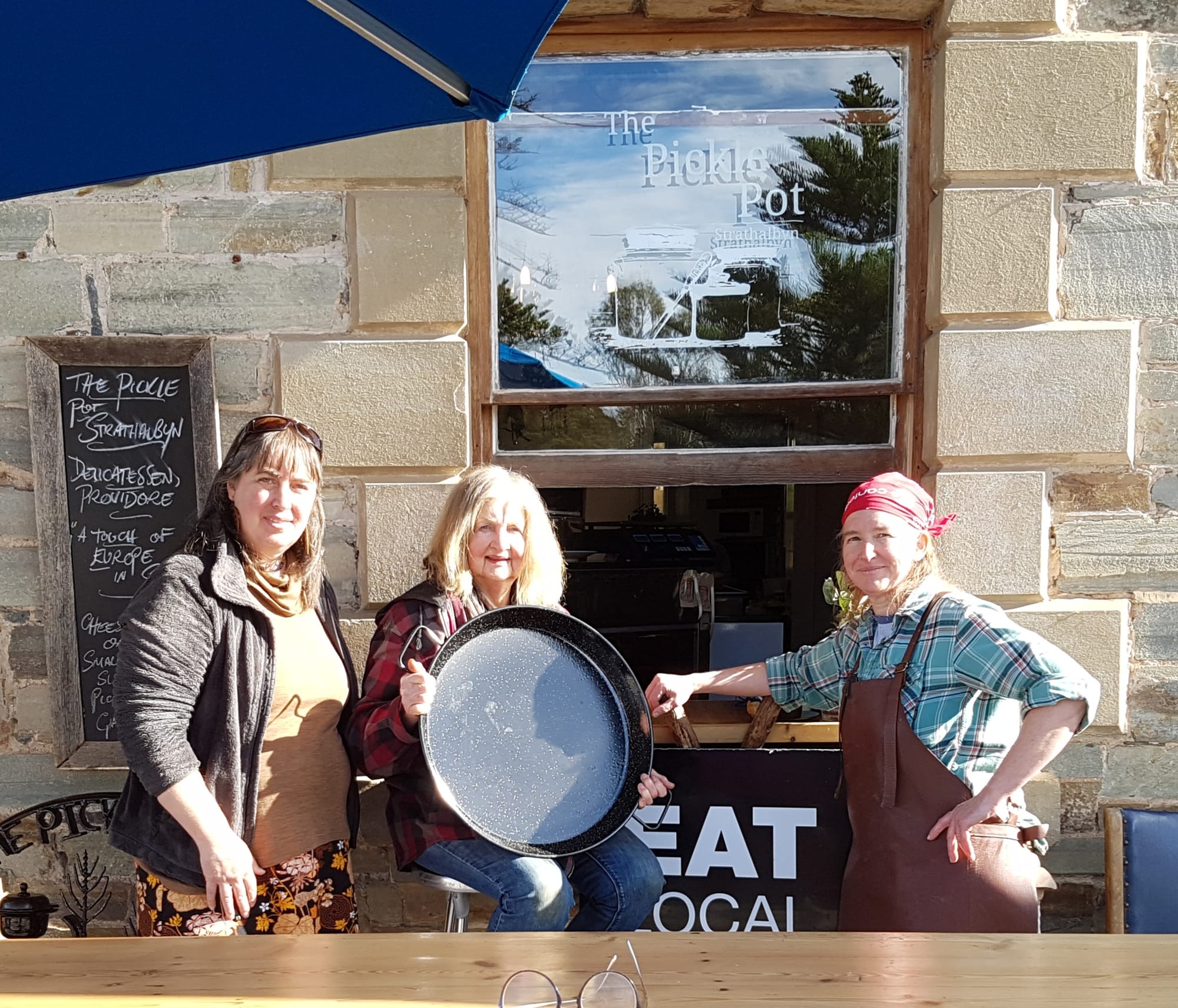 PAELLA PARTY: It’s a SALA-celebration at The Pickle Pot