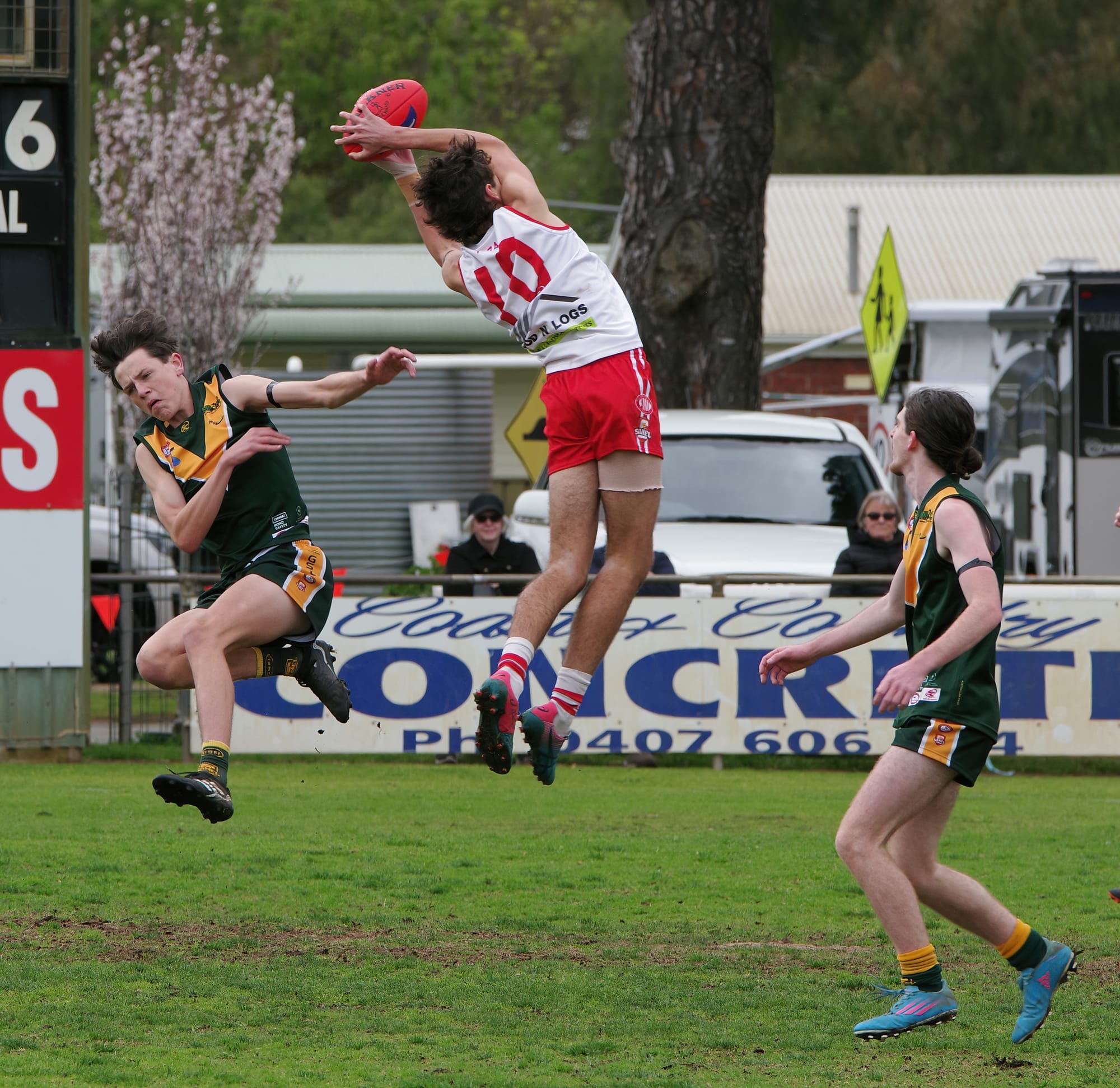 Mudlarks pip the Demons