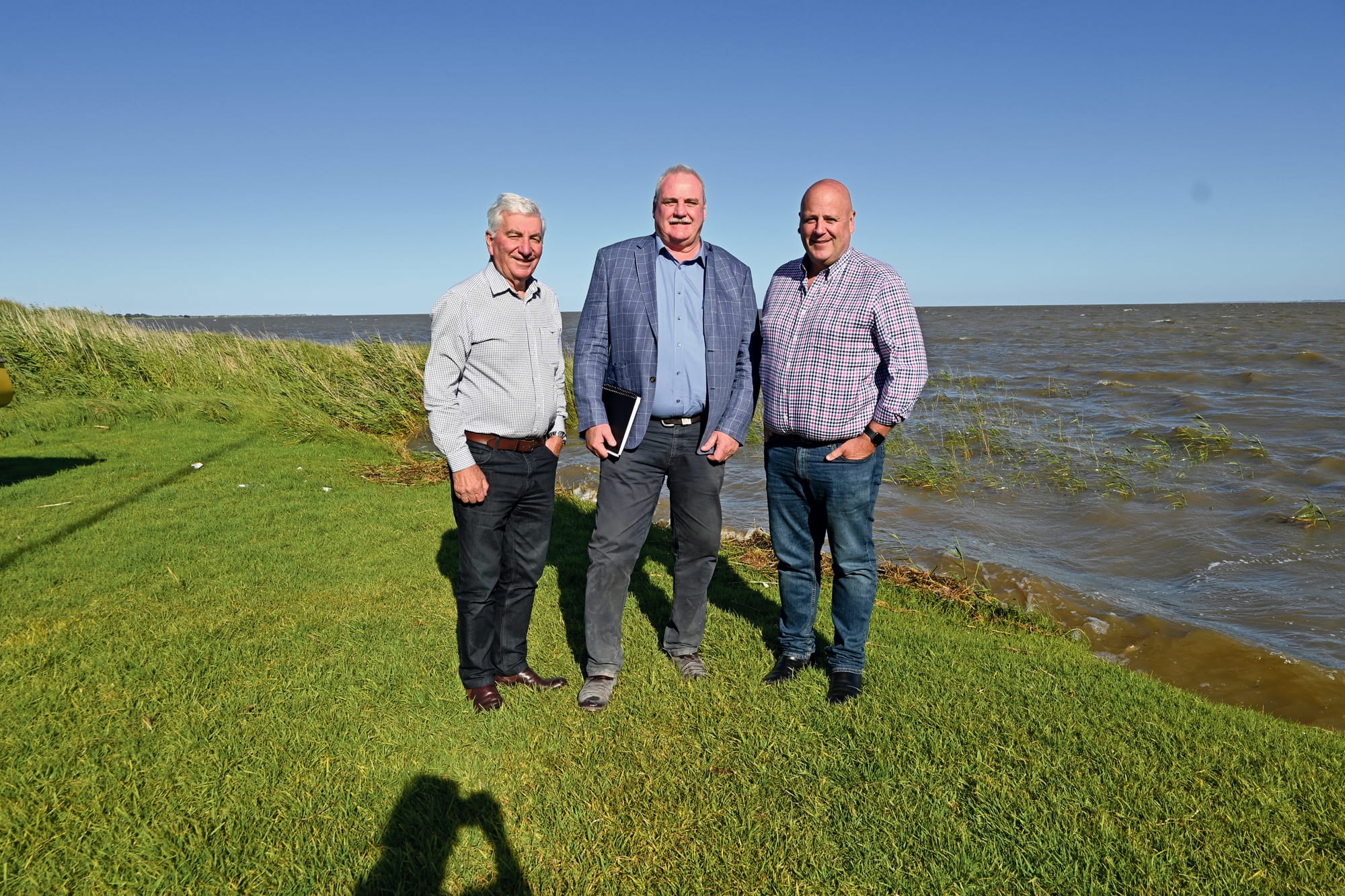 Milang flooded with support following emergency community meeting