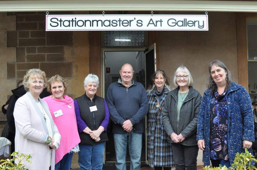 Local photographer’s focus on light post image