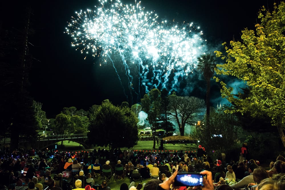 Fireworks to remain feature of Christmas event post image