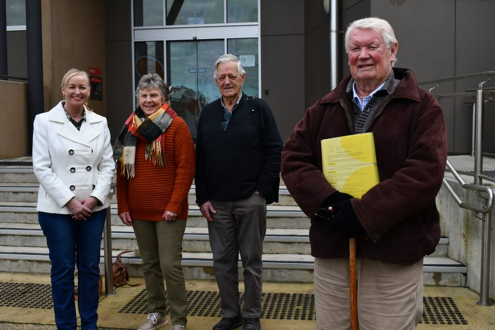 Council meets with committee on Strathalbyn pool extension post image