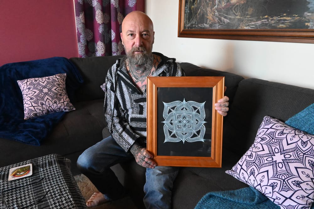 From bottle to brush: Strathalbyn recovering alcoholic painting a positive future post image