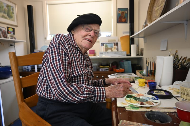 Famous Strathalbyn painter celebrates 90th birthday post image