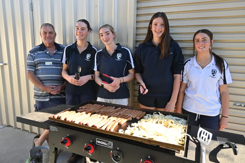 Students serve up community feast post image