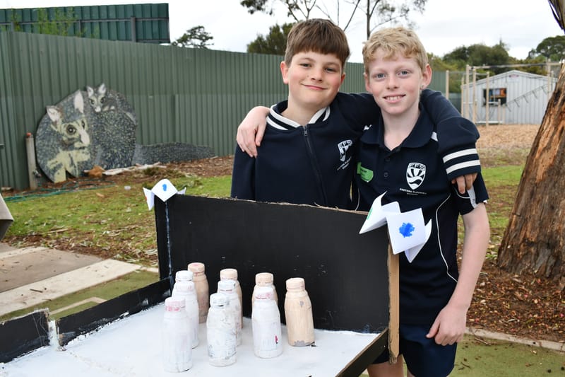 Young artists go to market post image